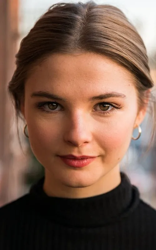 Stefanie Scott