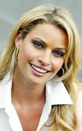 Kristy Hinze