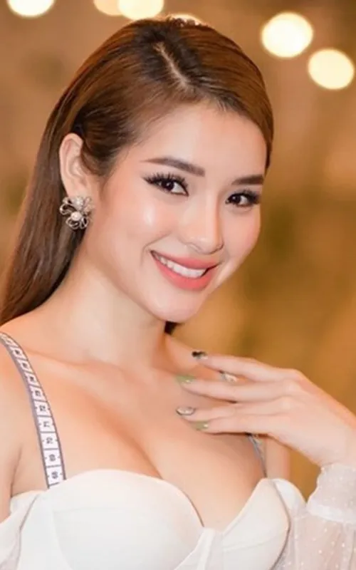 Phương Trinh Jolie