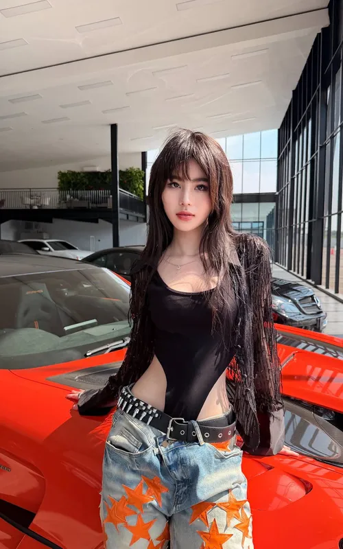 Zoe Levana