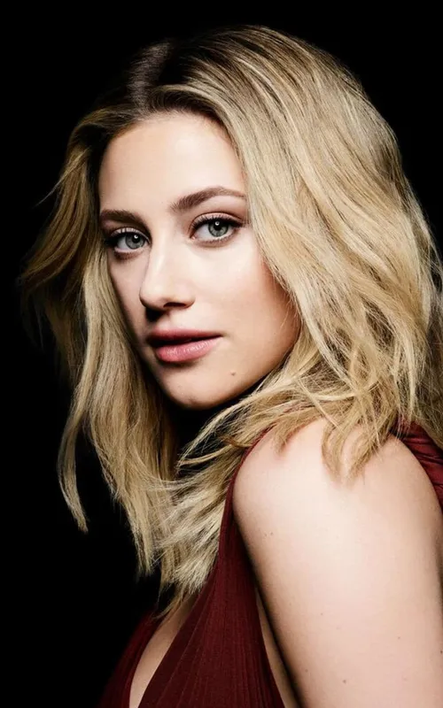 Lili Reinhart