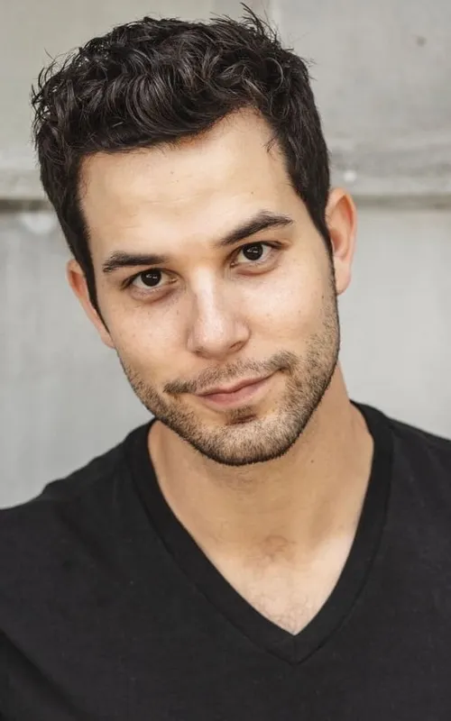 Skylar Astin