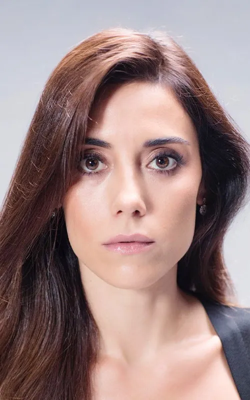 Cansu Dere