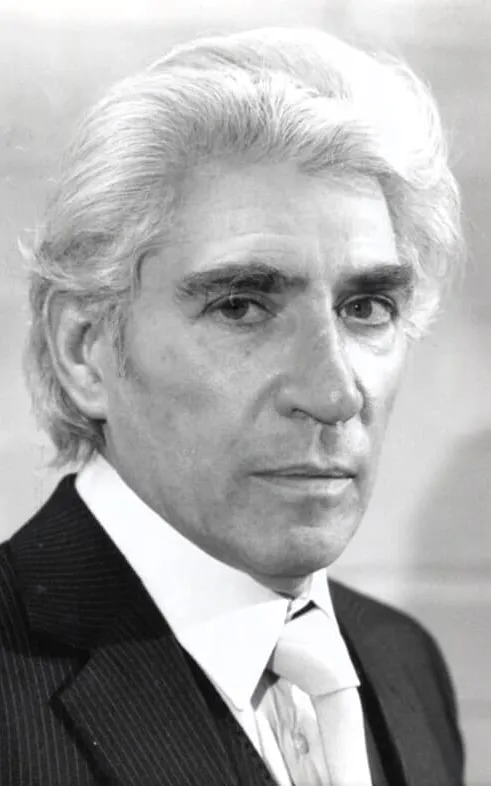 Frank Finlay