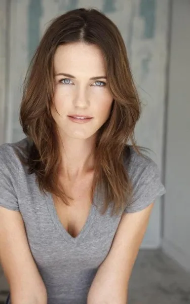 Stephanie Barnes
