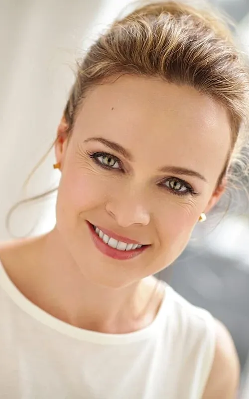 Tami Stronach