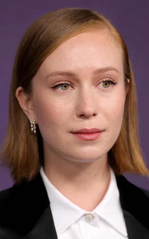 Hannah Einbinder