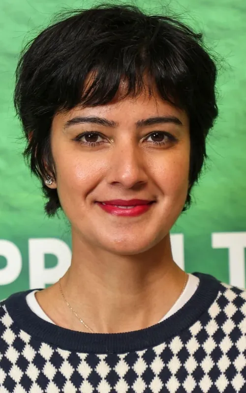 Rakhee Thakrar