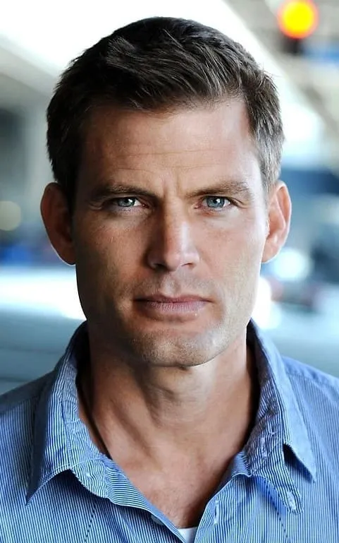 Casper Van Dien