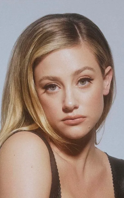 Lili Reinhart