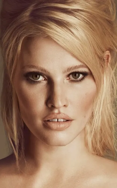 Lara Stone