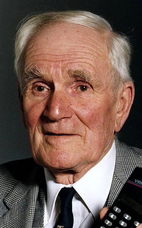 Desmond Llewelyn