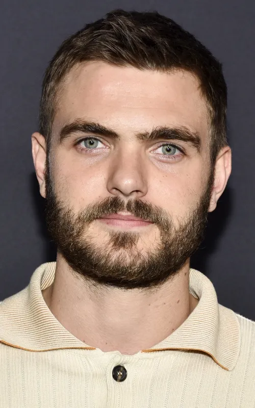 Alex Roe