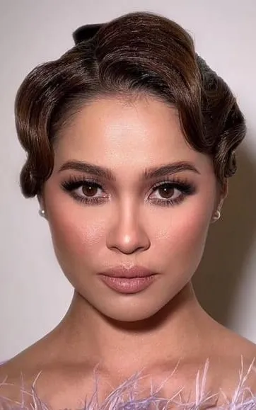 Emma Maembong