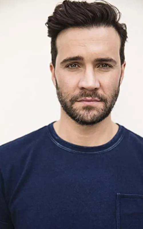 Gil McKinney