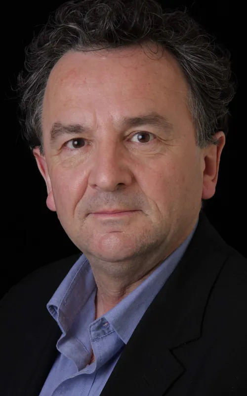 Louis Nowra