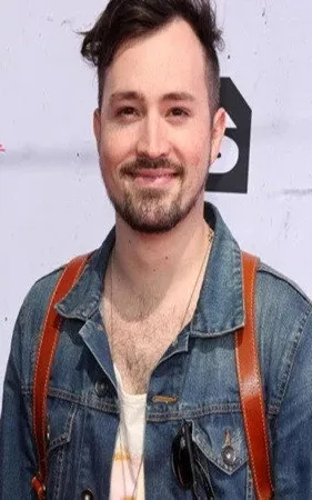 Dustin Belt