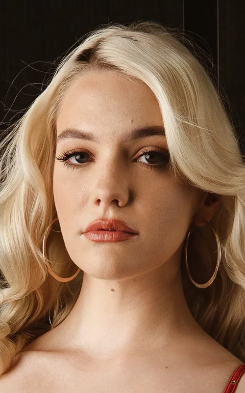 Kenna James