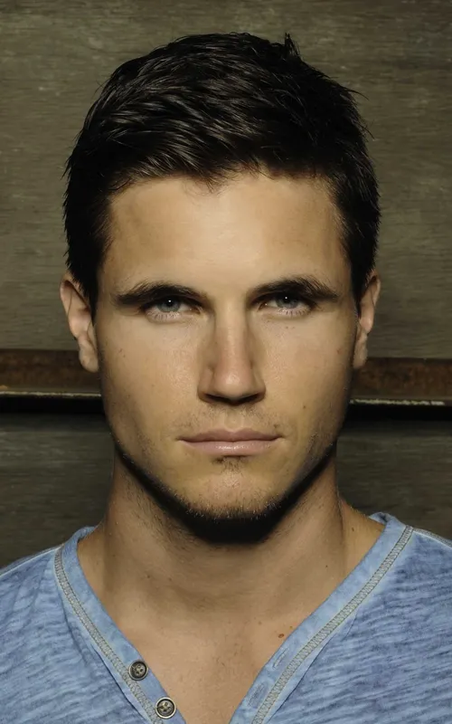 Robbie Amell