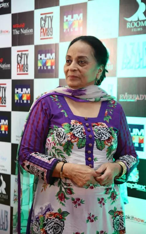 Zaheen Tahira