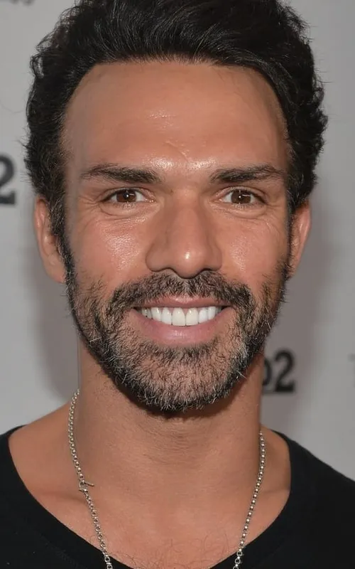 Darren Shahlavi