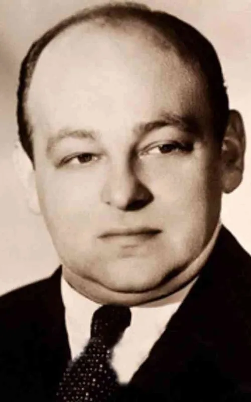 Max Bacon