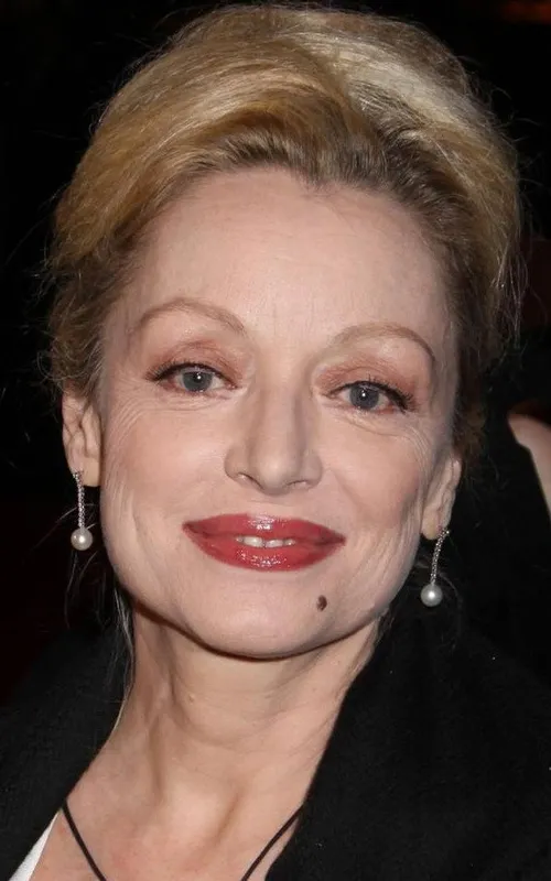 Caroline Silhol