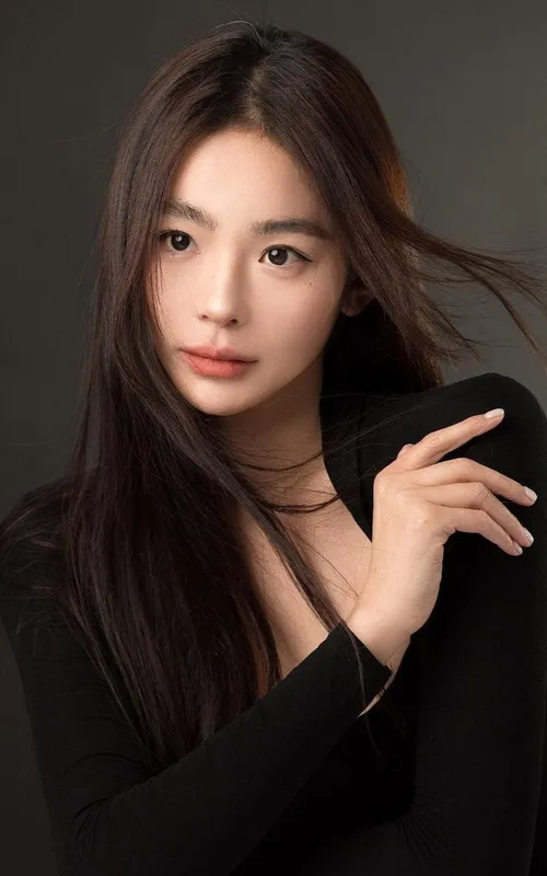 Liu Yaxi