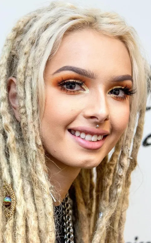 Zhavia