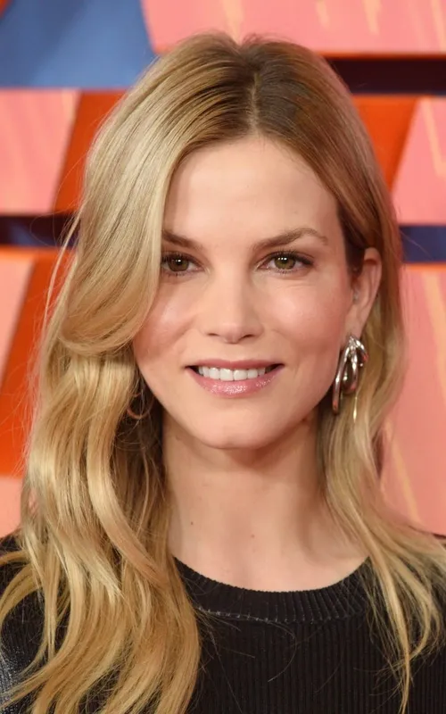 Sylvia Hoeks