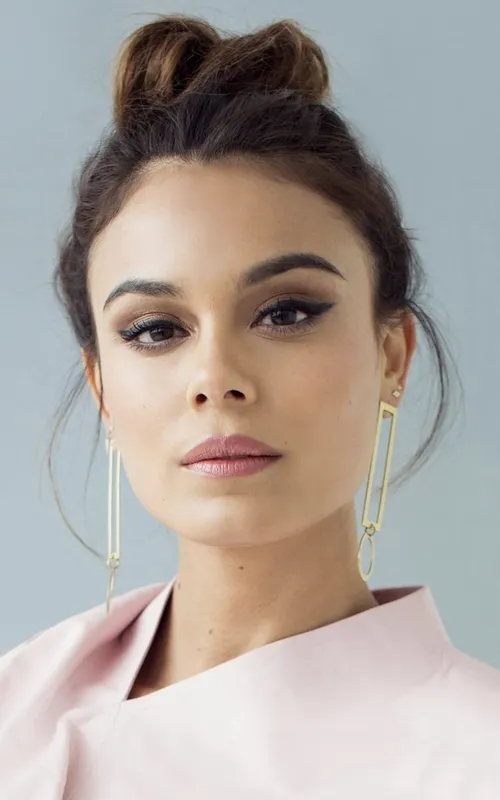 Nathalie Kelley