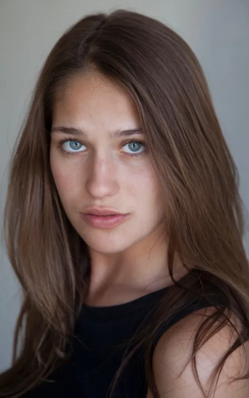 Lola Kirke