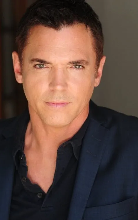 Nicholas Lea