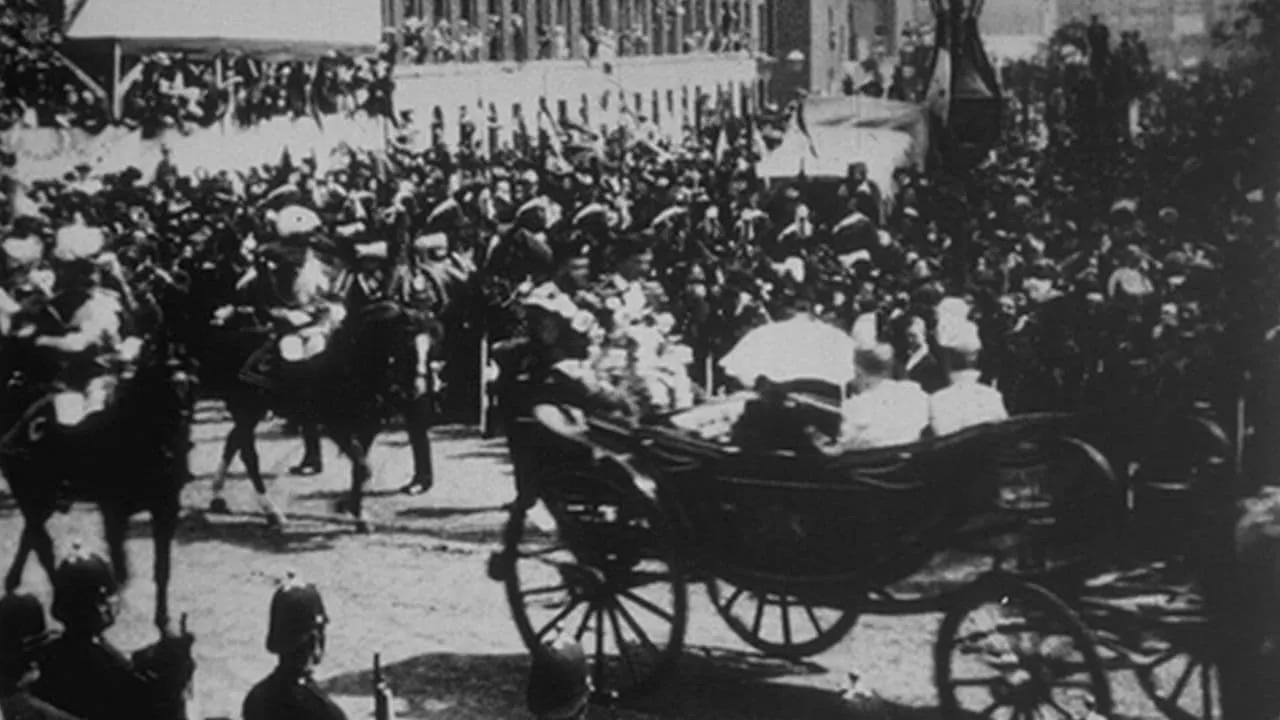 Fête du jubilé de la reine d'Angleterre : le cortège, la reine