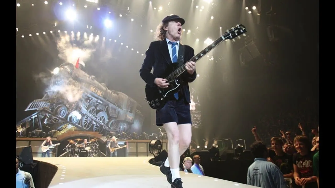 AC/DC: Stiff Upper Lip Live