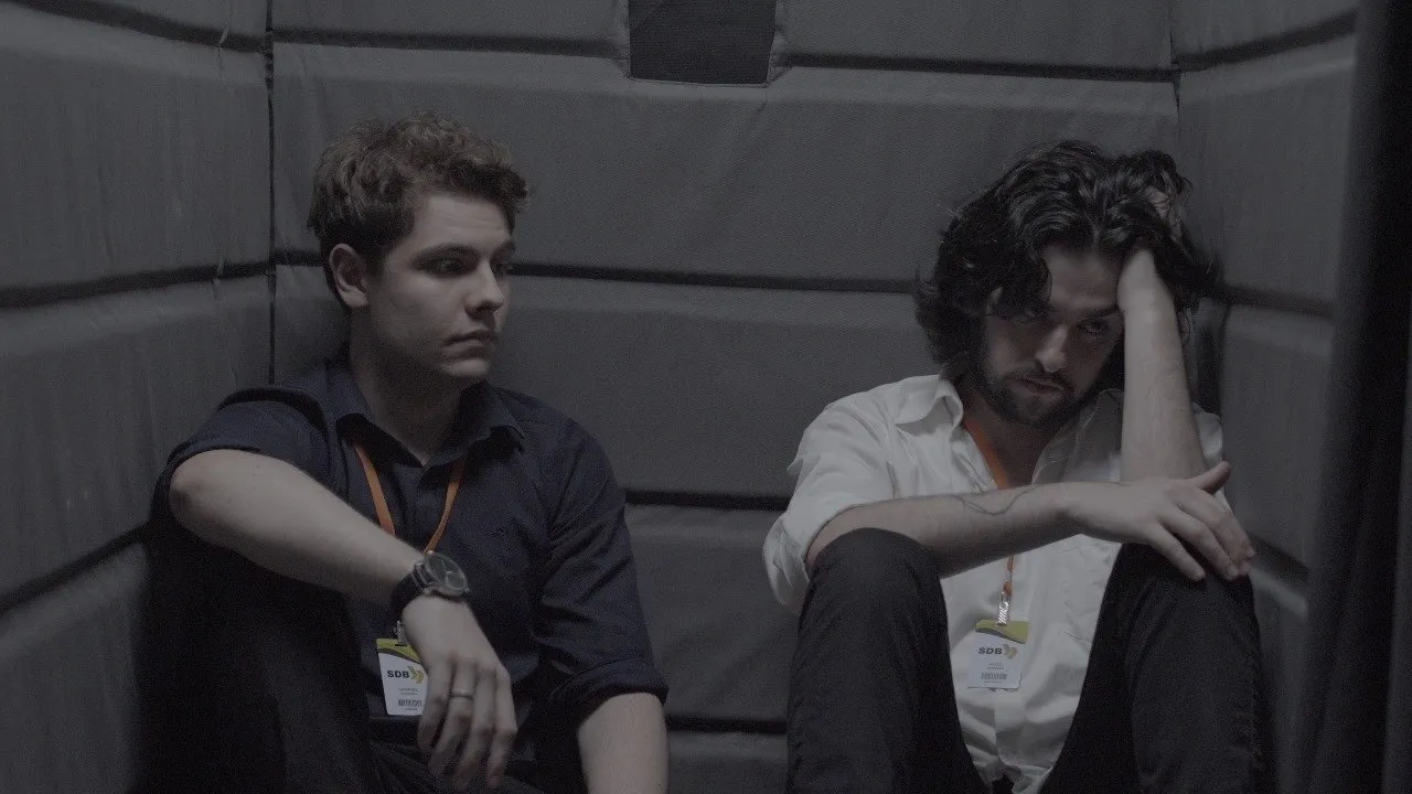 O Mesmo Encontra-se Parado