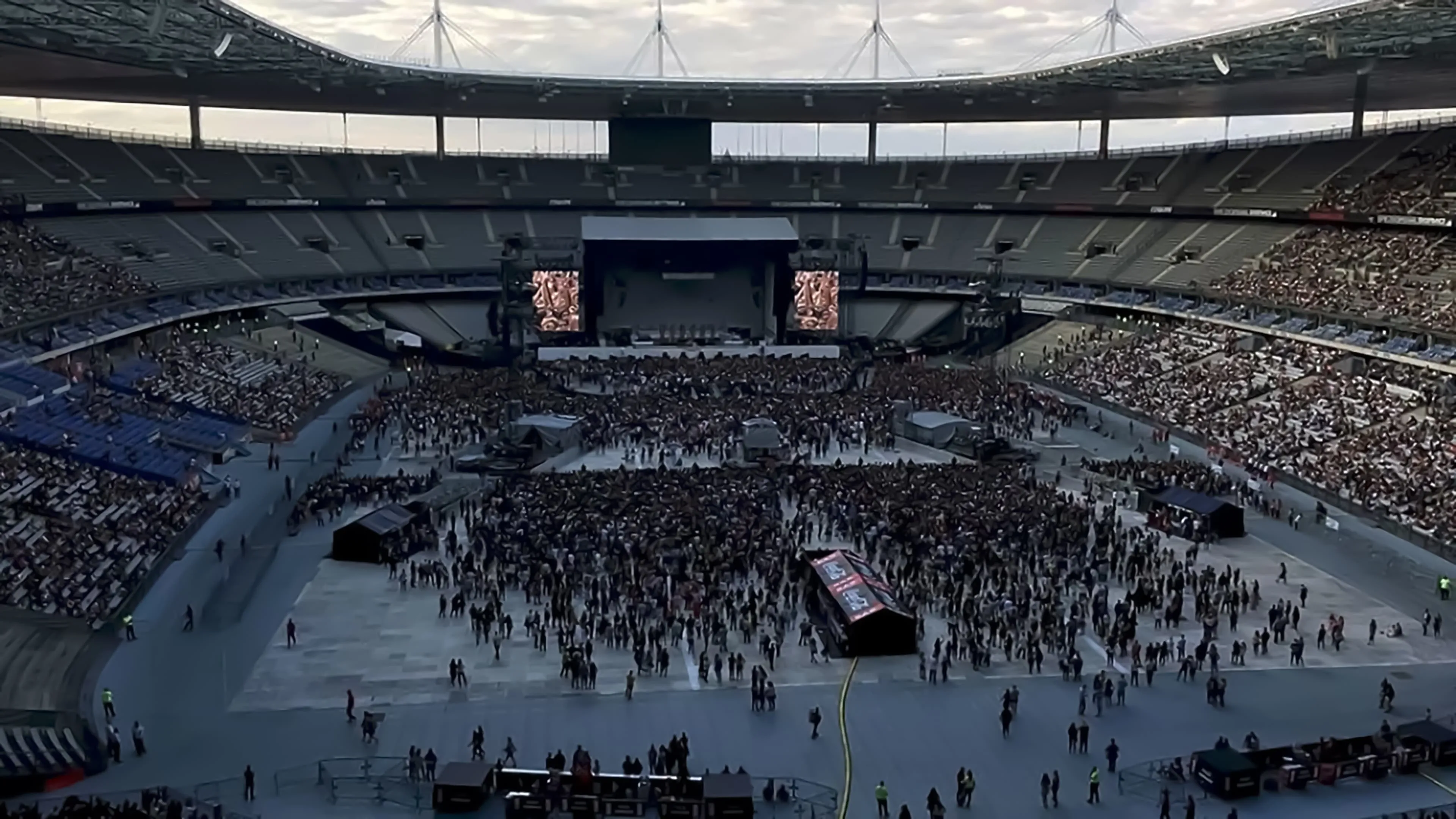 Johnny Hallyday Allume le feu au Stade de France